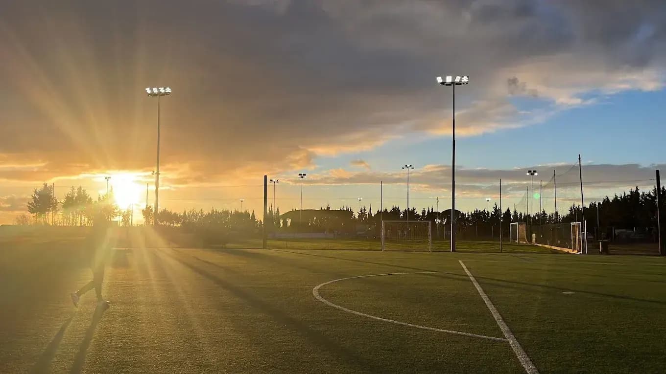 Champions Park — campo al tramonto