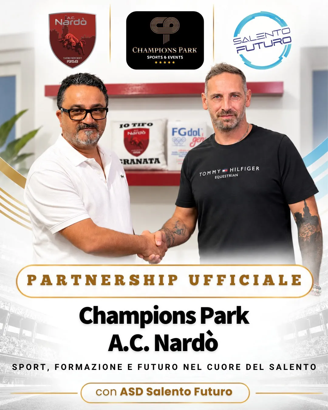 Stretta di mano tra i rappresentanti di A.C. Nardò e Champions Park per la partnership ufficiale con ASD Salento Futuro